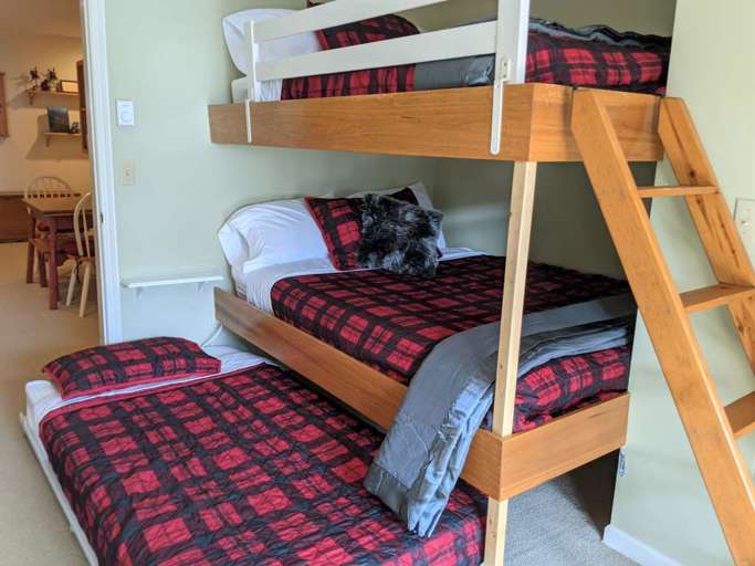 bunk room with trundle